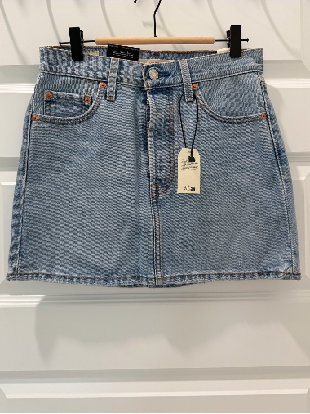 🆕 Levis | Icon Skirt - Size 24.